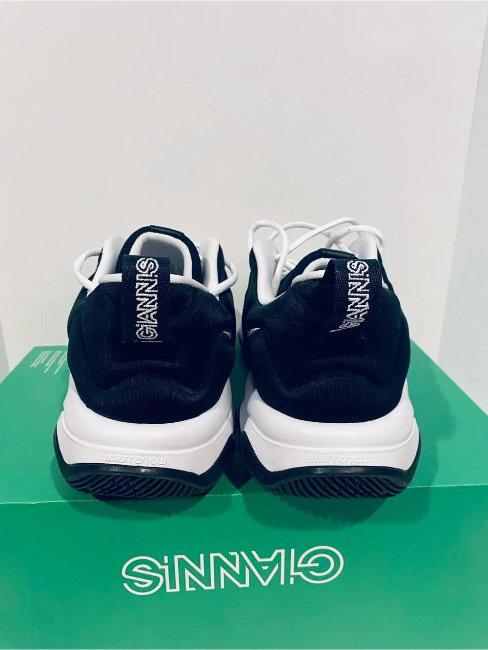 N/A nike giannis